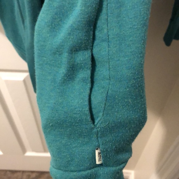 Aritzia (TNA) long sleeve forest green over sized sweatshirt with pockets. - Picture 4 of 5